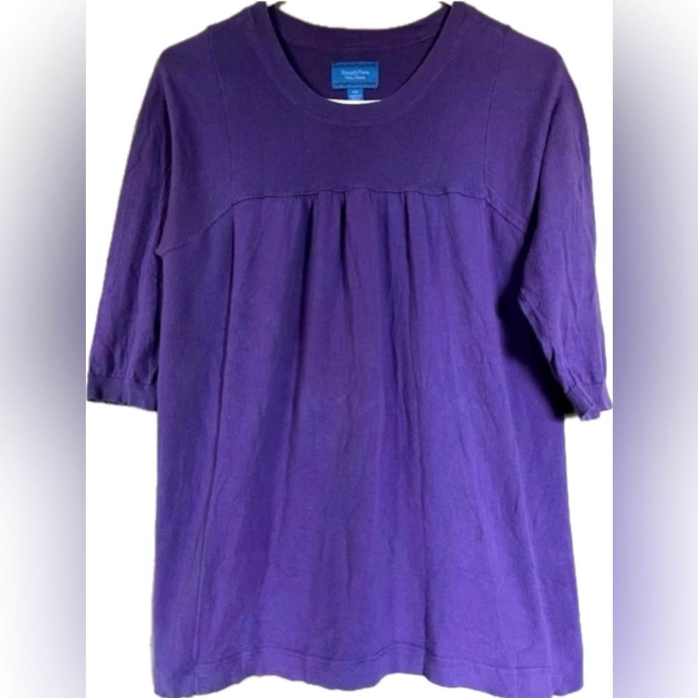 Simply Vera Vera Wang sweater with 3/4 length sleeves. Women’s size XS